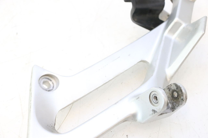 photo de PLACA DO DESCANSO DE PÉ TRASEIRO ESQUERDO YAMAHA FJR 1300 (2001 - 2005) - Pontos de fixação