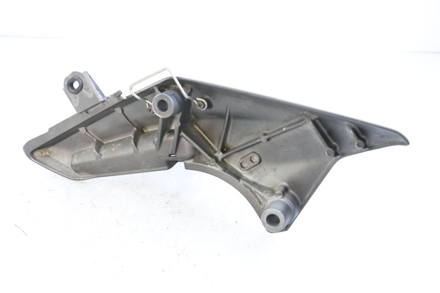 photo de SUPORTE DO DESCANSO DE PÉ TRASEIRO ESQUERDO HONDA FJS SILVER WING SILVERWING 400 (2005 - 2008) - Vista geral