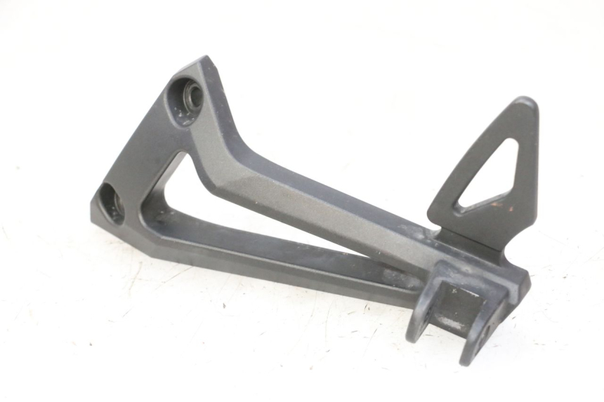 photo de SUPORTE DO DESCANSO DE PÉ TRASEIRO ESQUERDO YAMAHA FZ6 FAZER S2 600 (2007 - 2011) - Vista principal