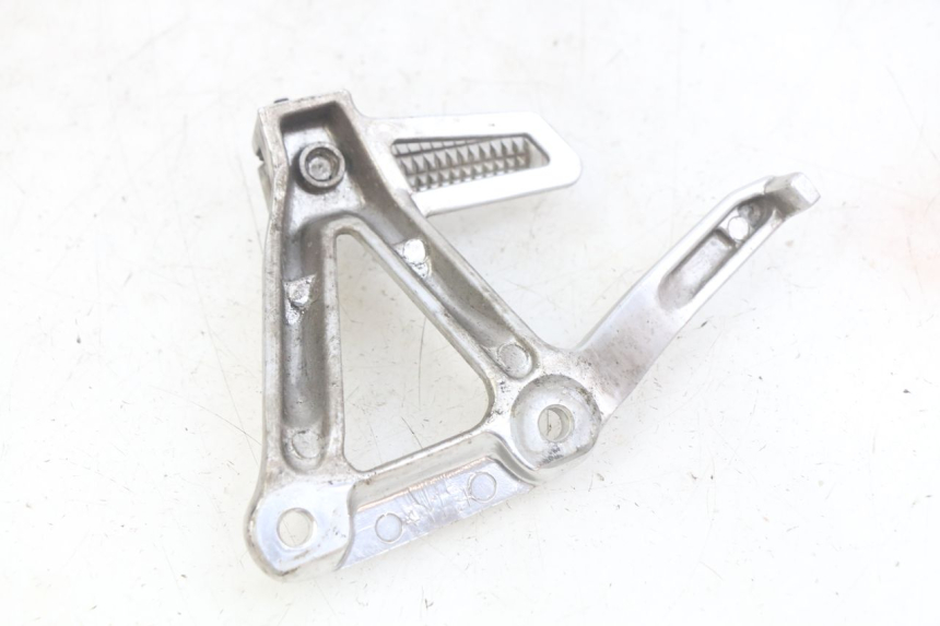 photo de SUPORTE DO DESCANSO DE PÉ TRASEIRO ESQUERDO YAMAHA FZS FAZER 600 (1998 - 2001) - Detalhe da peça