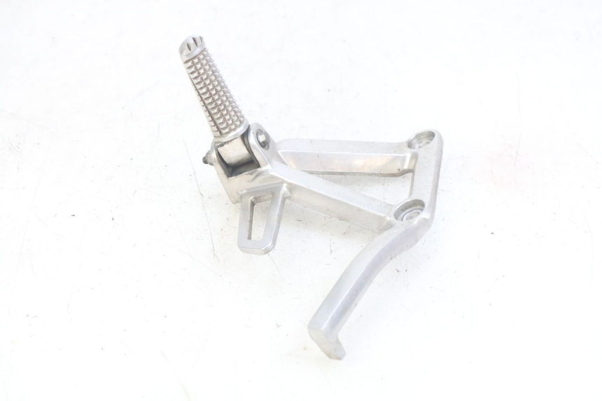 photo de SUPORTE DO DESCANSO DE PÉ TRASEIRO ESQUERDO YAMAHA FZS FAZER 600 (1998 - 2001) - Outro ângulo de visão