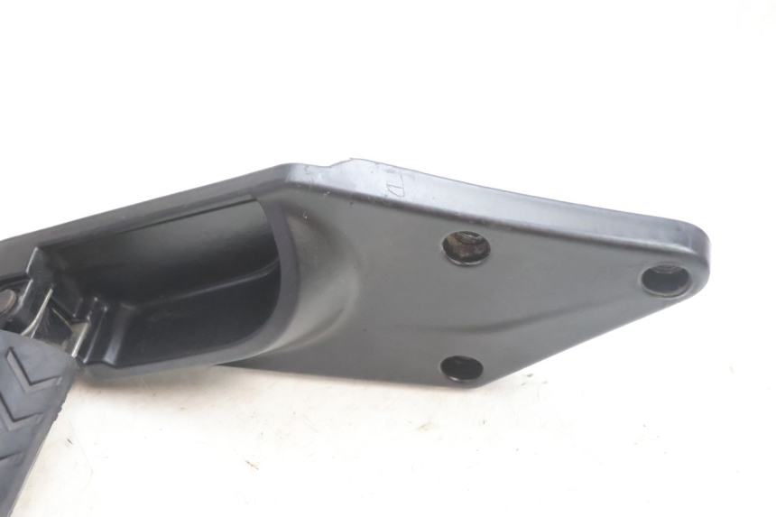 photo de SUPORTE DO DESCANSO DE PÉ TRASEIRO ESQUERDO GILERA GP 800 (2007 - 2013) - Zoom do estado de desgaste