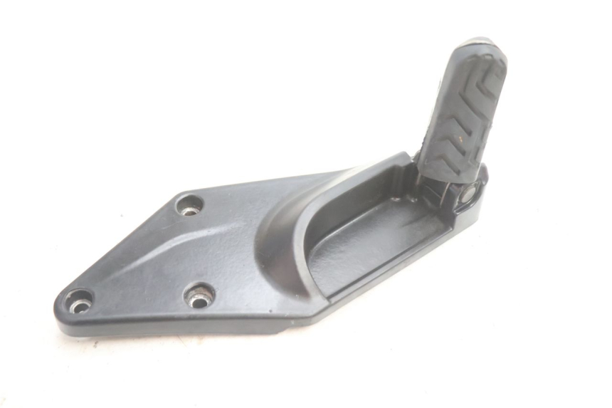 photo de SUPORTE DO DESCANSO DE PÉ TRASEIRO ESQUERDO GILERA GP 800 (2007 - 2013) - Outro ângulo de visão