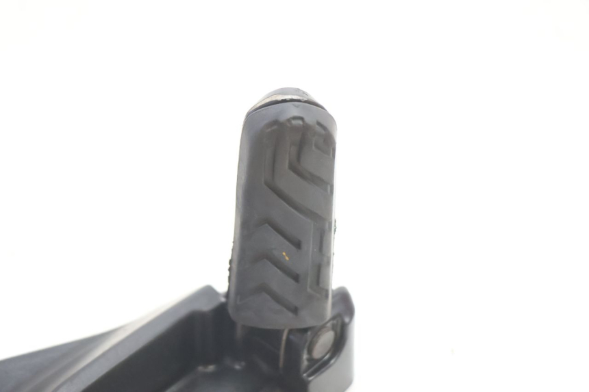 photo de SUPORTE DO DESCANSO DE PÉ TRASEIRO ESQUERDO GILERA GP 800 (2007 - 2013) - Ampliação técnica