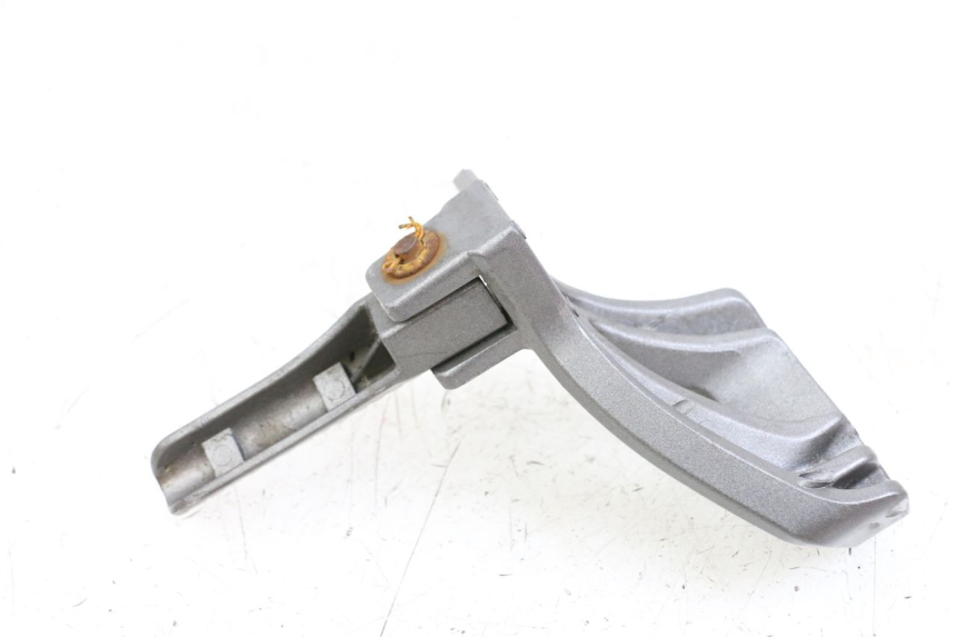 photo de SUPORTE DO DESCANSO DE PÉ TRASEIRO ESQUERDO NECO GPX LC 2T 50 (2014 - 2018) - Ampliação técnica