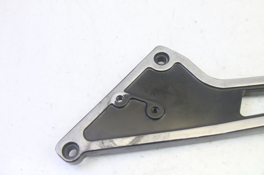 photo de SUPORTE DO DESCANSO DE PÉ TRASEIRO ESQUERDO KAWASAKI GPZ RX 1000 (1986 - 1988) - Detalhe da peça