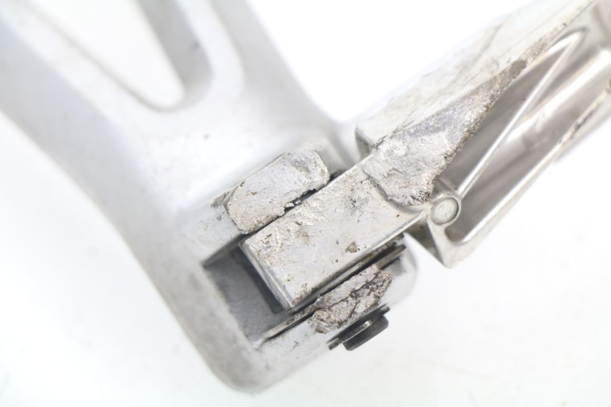 photo de SUPORTE DO DESCANSO DE PÉ TRASEIRO ESQUERDO SUZUKI GSX-R GSXR 600 (2008 - 2010) - Vista geral