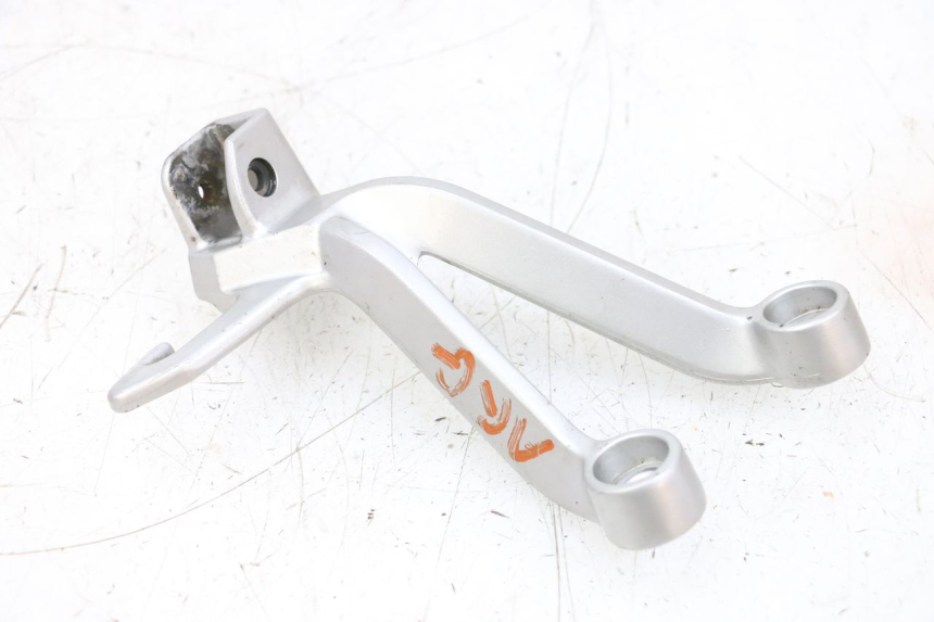 photo de SUPORTE DO DESCANSO DE PÉ TRASEIRO ESQUERDO SUZUKI GSXR GSX-R 1000 (2003 - 2004) - Detalhe da peça