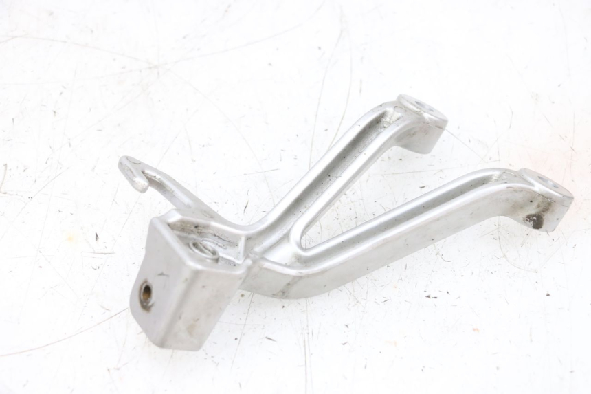 photo de SUPORTE DO DESCANSO DE PÉ TRASEIRO ESQUERDO SUZUKI GSXR GSX-R 1000 (2003 - 2004) - Outro ângulo de visão