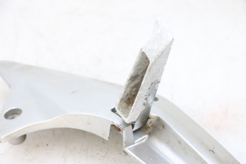 photo de SUPORTE DO DESCANSO DE PÉ TRASEIRO ESQUERDO JM MOTORS GTS 125 (2015 - 2019) - Outro ângulo de visão