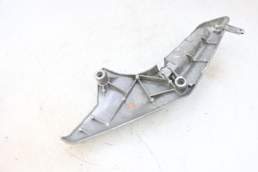 photo de SUPORTE DO DESCANSO DE PÉ TRASEIRO ESQUERDO JM MOTORS GTS 125 (2015 - 2019) - Pontos de fixação