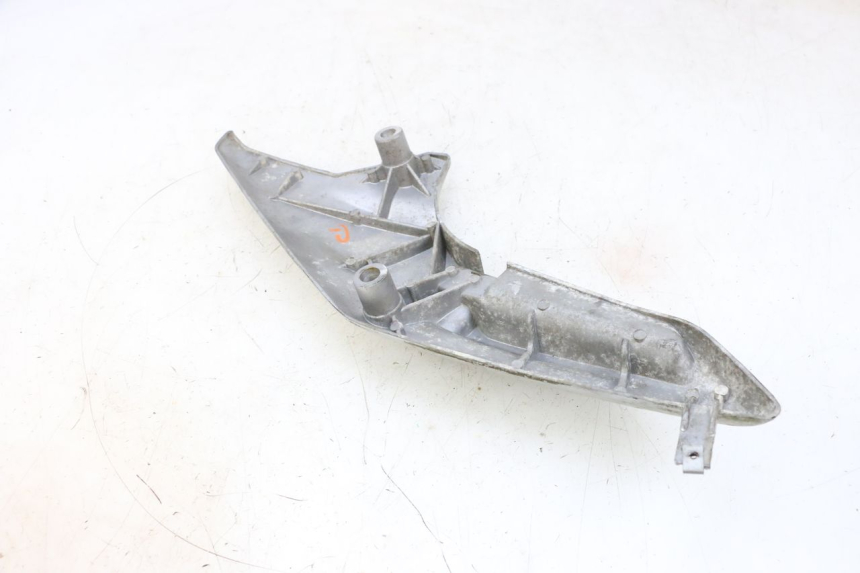 photo de SUPORTE DO DESCANSO DE PÉ TRASEIRO ESQUERDO JM MOTORS GTS 125 (2015 - 2019) - Estado da superfície