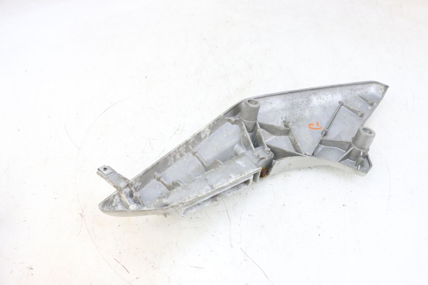 photo de SUPORTE DO DESCANSO DE PÉ TRASEIRO ESQUERDO JM MOTORS GTS 125 (2015 - 2019) - Peça verificada