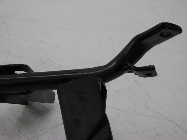 photo de SUPORTE DO DESCANSO DE PÉ TRASEIRO ESQUERDO HONDA FES S-WING SWING ABS 125 (2007 - 2015) - Detalhes característicos