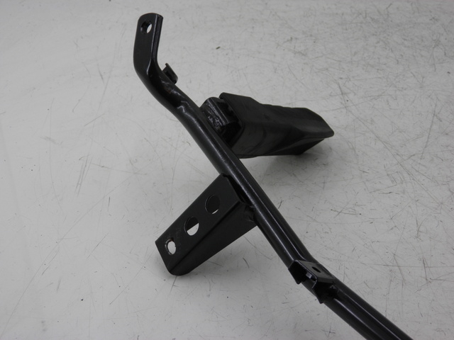 photo de SUPORTE DO DESCANSO DE PÉ TRASEIRO ESQUERDO HONDA FES S-WING SWING ABS 125 (2007 - 2015) - Outro ângulo de visão