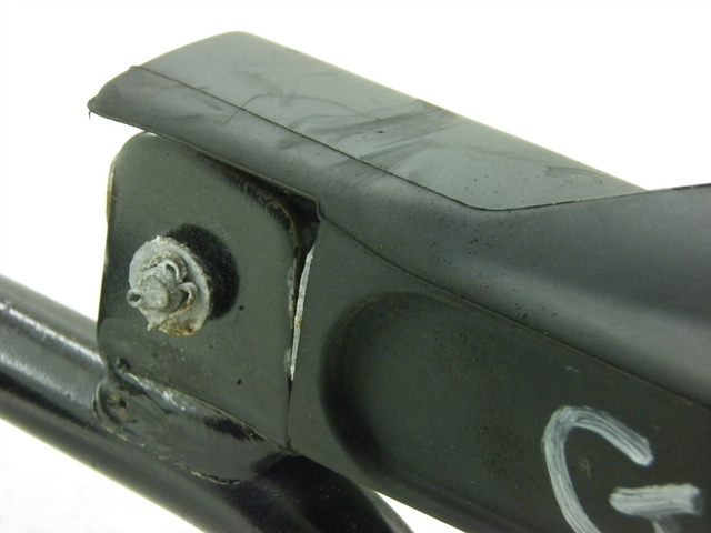 photo de SUPORTE DO DESCANSO DE PÉ TRASEIRO ESQUERDO HONDA FES S-WING SWING ABS 125 (2007 - 2015) - Ampliação técnica