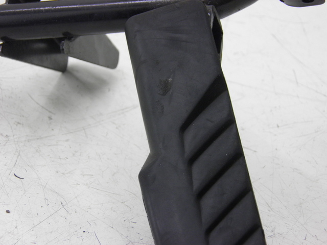 photo de SUPORTE DO DESCANSO DE PÉ TRASEIRO ESQUERDO HONDA FES S-WING SWING ABS 125 (2007 - 2015) - Vista geral