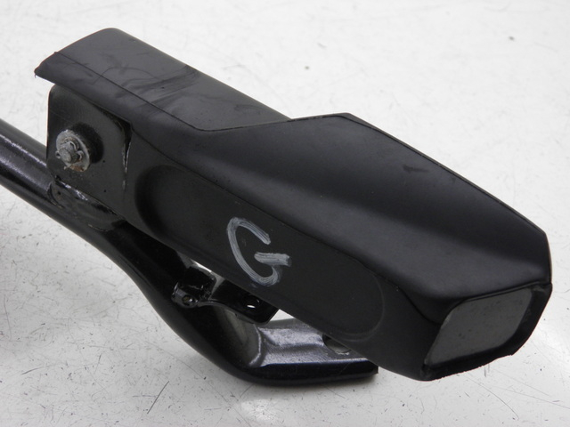 photo de SUPORTE DO DESCANSO DE PÉ TRASEIRO ESQUERDO HONDA FES S-WING SWING ABS 125 (2007 - 2015) - Estado da superfície