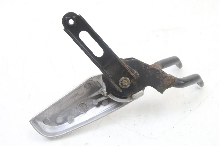 photo de SUPORTE DO DESCANSO DE PÉ TRASEIRO ESQUERDO HONDA PCX (JF57/JF64) 125 (2014 - 2018) - Outro ângulo de visão