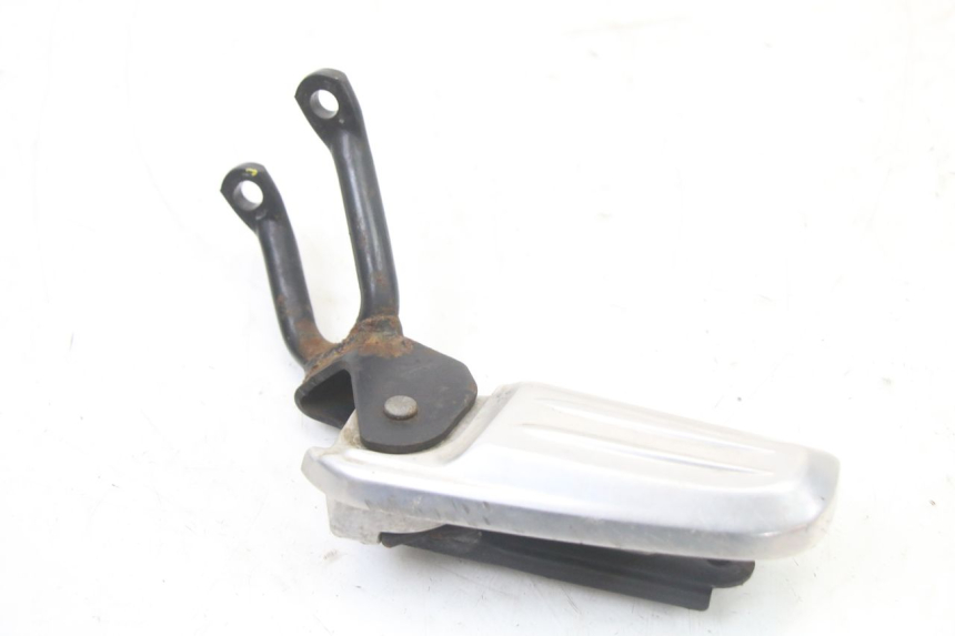 photo de SUPORTE DO DESCANSO DE PÉ TRASEIRO ESQUERDO HONDA PCX (JF57/JF64) 125 (2014 - 2018) - Ampliação técnica