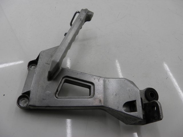 photo de SUPORTE DO DESCANSO DE PÉ TRASEIRO ESQUERDO HONDA VFR 750 (1990 - 1993) - Vista principal