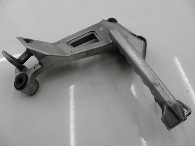 photo de SUPORTE DO DESCANSO DE PÉ TRASEIRO ESQUERDO HONDA VFR 750 (1990 - 1993) - Zoom do estado de desgaste