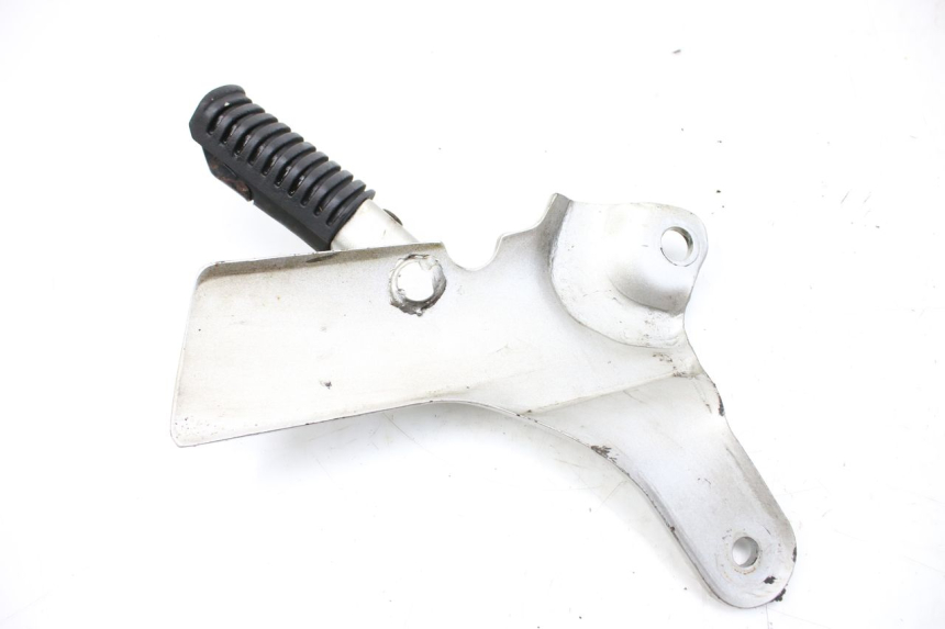 photo de SUPORTE DO DESCANSO DE PÉ TRASEIRO ESQUERDO SYM HUSKY 125 (1999 - 2005) - Ampliação técnica