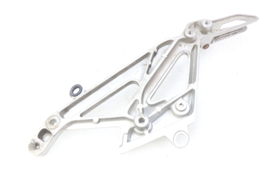 photo de SUPORTE DO DESCANSO DE PÉ TRASEIRO ESQUERDO HONDA INTEGRA NC D 750 (2016 - 2018) - Outro ângulo de visão