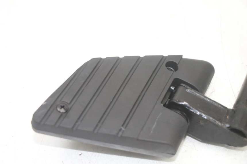 photo de SUPORTE DO DESCANSO DE PÉ TRASEIRO ESQUERDO KYMCO PEOPLE S 125 (2000 - 2008) - Detalhe da peça