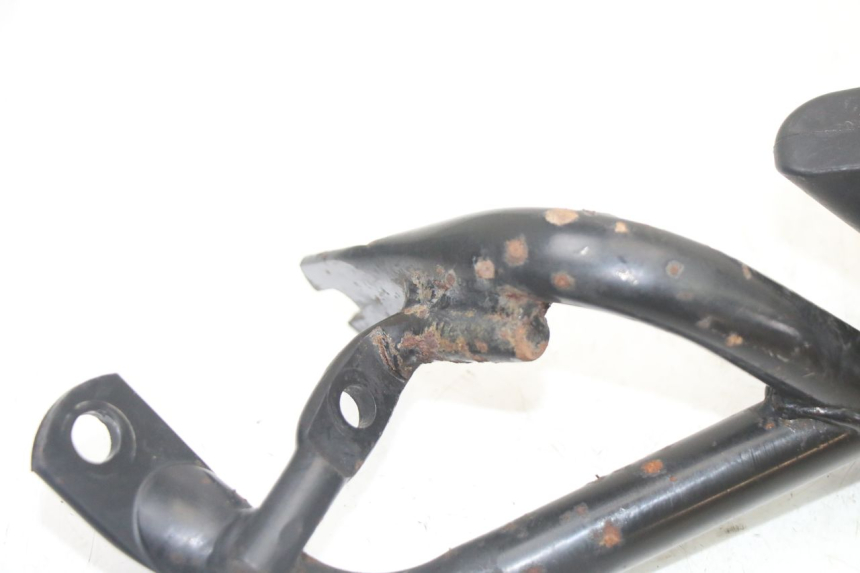 photo de SUPORTE DO DESCANSO DE PÉ TRASEIRO ESQUERDO KYMCO PEOPLE S 125 (2000 - 2008) - Estado da superfície