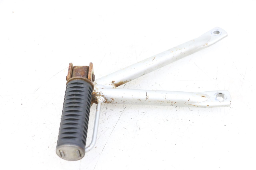 photo de SUPORTE DO DESCANSO DE PÉ TRASEIRO ESQUERDO KYMCO STRYKER OFF ROAD 125 (1999 - 2005) - Detalhe da peça