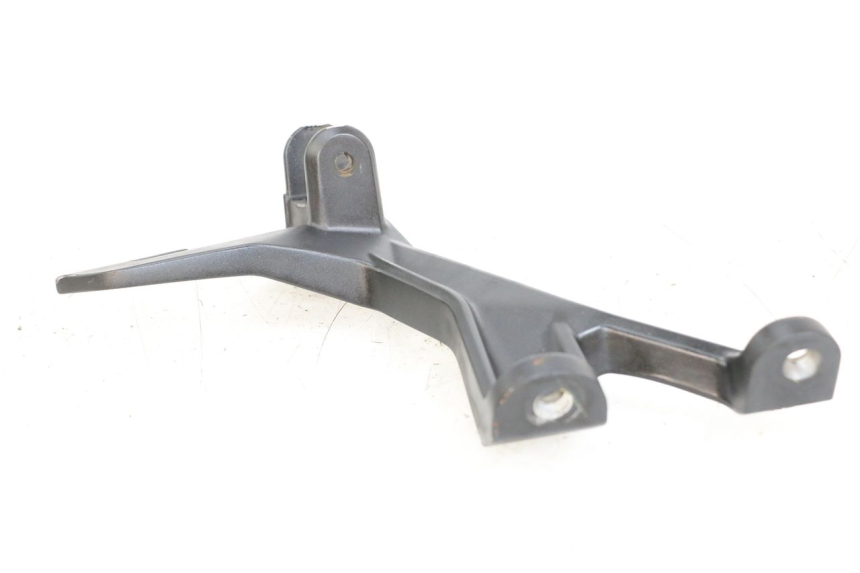 photo de SUPORTE DO DESCANSO DE PÉ TRASEIRO ESQUERDO KAWASAKI NINJA 400 (2018 - 2023) - Outro ângulo de visão