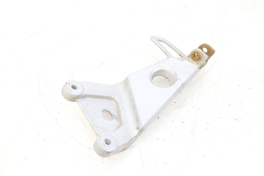 photo de SUPORTE DO DESCANSO DE PÉ TRASEIRO ESQUERDO HONDA NSR R 125 (1994 - 2003) - Outro ângulo de visão
