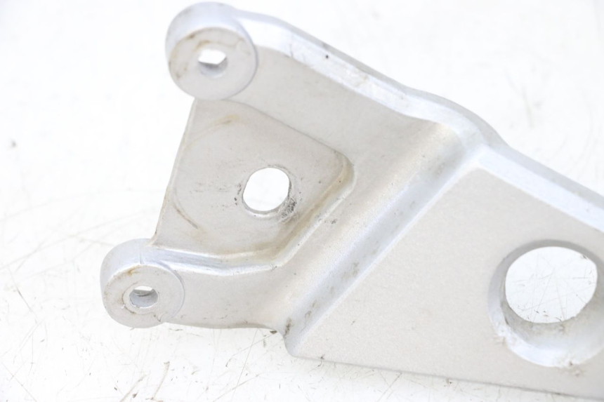 photo de SUPORTE DO DESCANSO DE PÉ TRASEIRO ESQUERDO HONDA NSR R 125 (1994 - 2003) - Vista geral