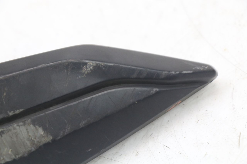 photo de SUPORTE DO DESCANSO DE PÉ TRASEIRO ESQUERDO PEUGEOT BELVILLE 125 (2017 - 2021) - Zoom do estado de desgaste