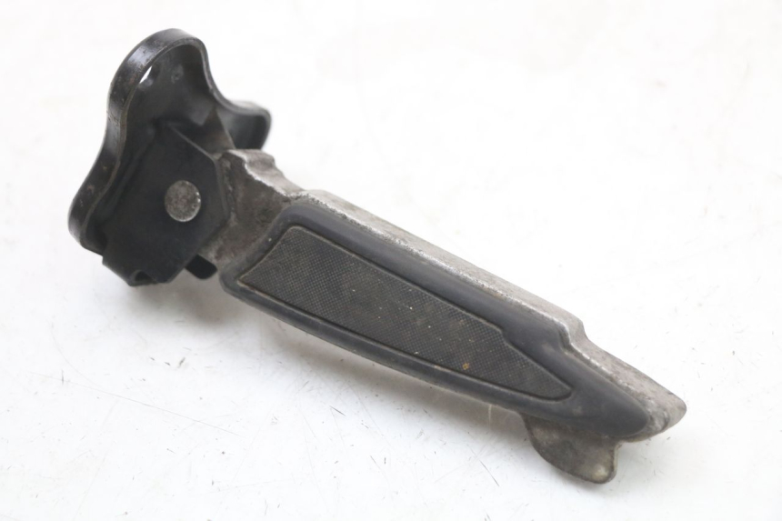 photo de SUPORTE DO DESCANSO DE PÉ TRASEIRO ESQUERDO PEUGEOT DJANGO 125 (2014 - 2017) - Vista principal