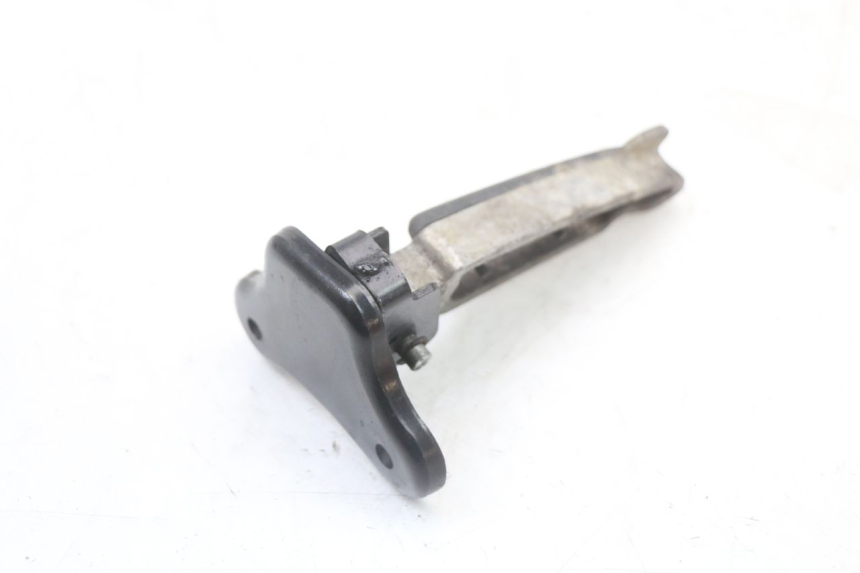 photo de SUPORTE DO DESCANSO DE PÉ TRASEIRO ESQUERDO PEUGEOT DJANGO 125 (2014 - 2017) - Zoom do estado de desgaste