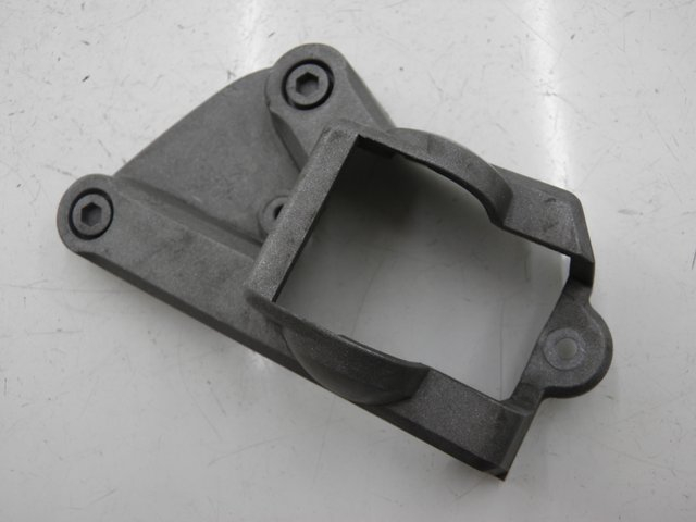 photo de SUPORTE DO DESCANSO DE PÉ TRASEIRO ESQUERDO PEUGEOT JET FORCE CARBU 50 (2003 - 2016) - Vista principal