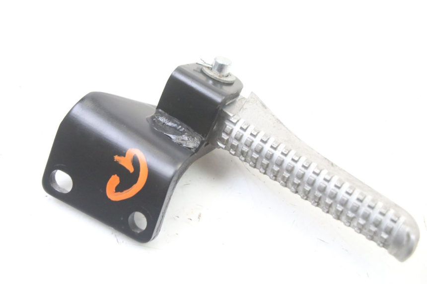 photo de SUPORTE DO DESCANSO DE PÉ TRASEIRO ESQUERDO PIAGGIO NRG POWER PUREJET 50 (2018 - 2021) - Zoom do estado de desgaste