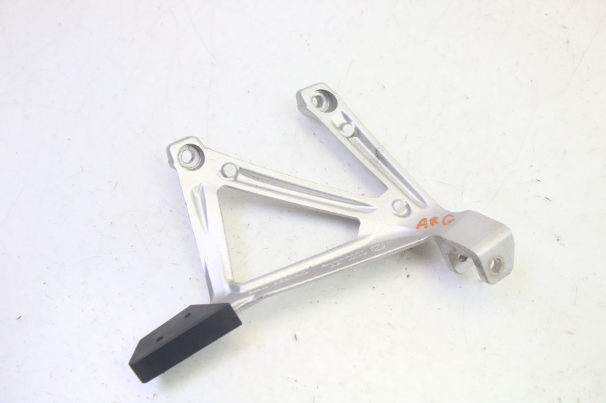 photo de SUPORTE DO DESCANSO DE PÉ TRASEIRO ESQUERDO BMW R GS 1250 (2021 - 2024) - Zoom do estado de desgaste