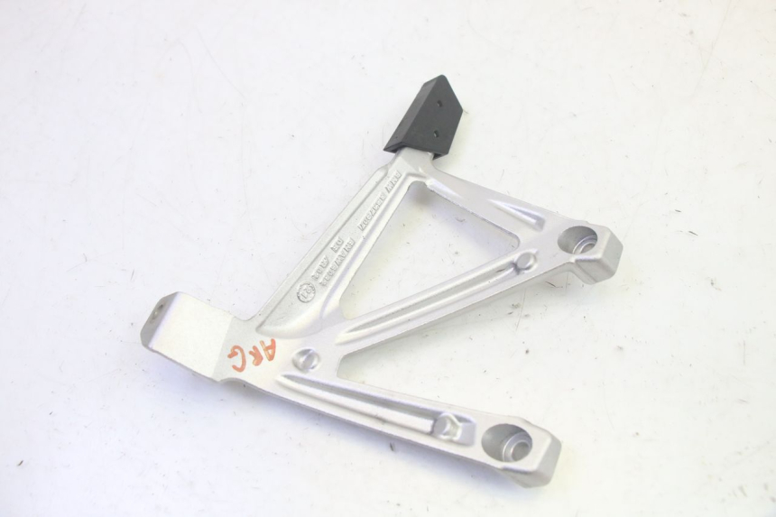 photo de SUPORTE DO DESCANSO DE PÉ TRASEIRO ESQUERDO BMW R GS 1250 (2021 - 2024) - Outro ângulo de visão