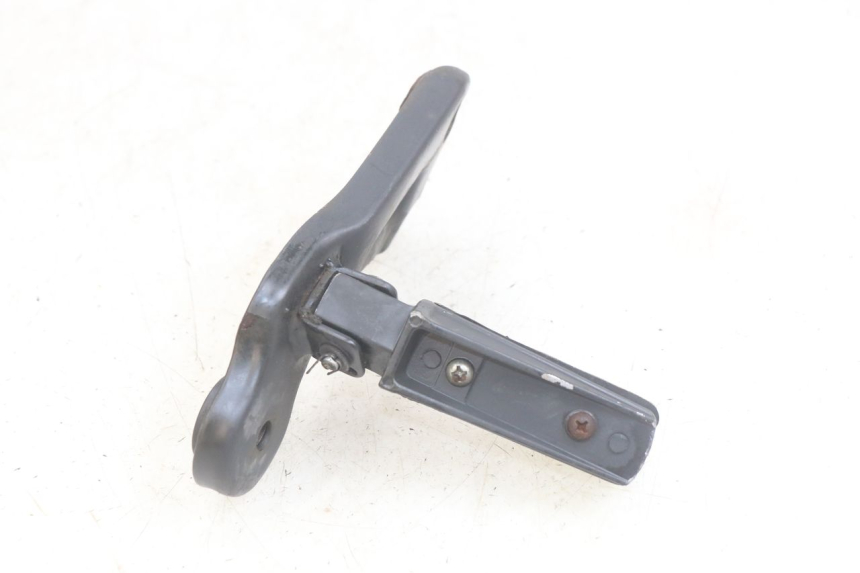 photo de SUPORTE DO DESCANSO DE PÉ TRASEIRO ESQUERDO YAMASAKI ROADSTER 50 (2013 - 2018) - Zoom do estado de desgaste