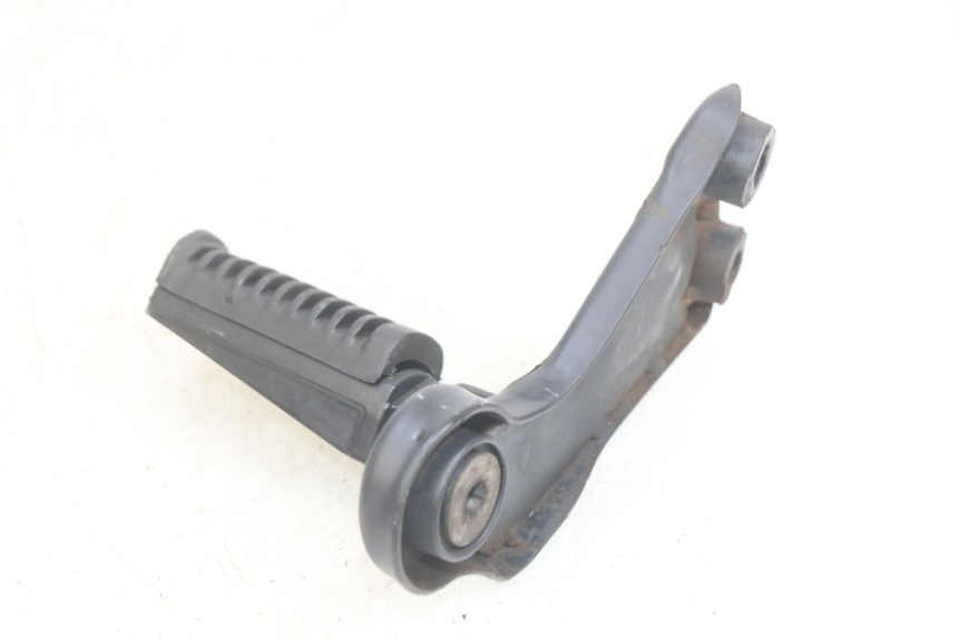 photo de SUPORTE DO DESCANSO DE PÉ TRASEIRO ESQUERDO YAMASAKI ROADSTER 50 (2013 - 2018) - Ampliação técnica