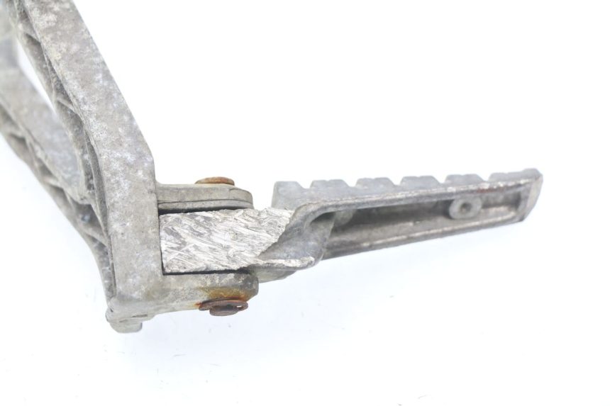 photo de SUPORTE DO DESCANSO DE PÉ TRASEIRO ESQUERDO APRILIA RS AF-1 125 (1990 - 1993) - Zoom do estado de desgaste