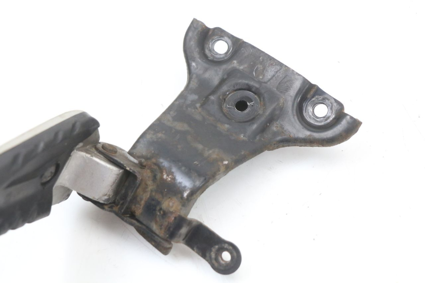 photo de SUPORTE DO DESCANSO DE PÉ TRASEIRO ESQUERDO HONDA SH ABS 125 (2012 - 2017) - Outro ângulo de visão
