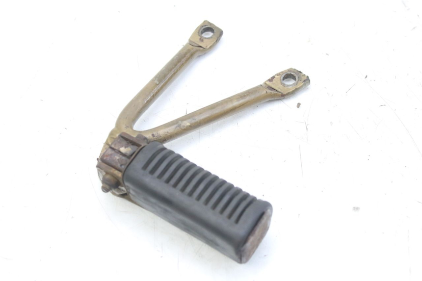 photo de SUPORTE DO DESCANSO DE PÉ TRASEIRO ESQUERDO SUZUKI SMX SUPERMOTARD 50 (1996 - 2001) - Zoom do estado de desgaste
