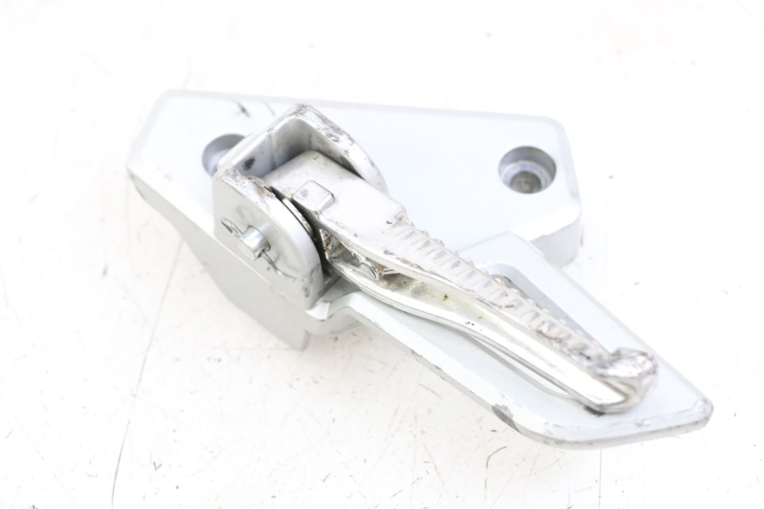 photo de SUPORTE DO DESCANSO DE PÉ TRASEIRO ESQUERDO PEUGEOT SPEEDFIGHT 4 2T 50 (2015 - 2019) - Ampliação técnica