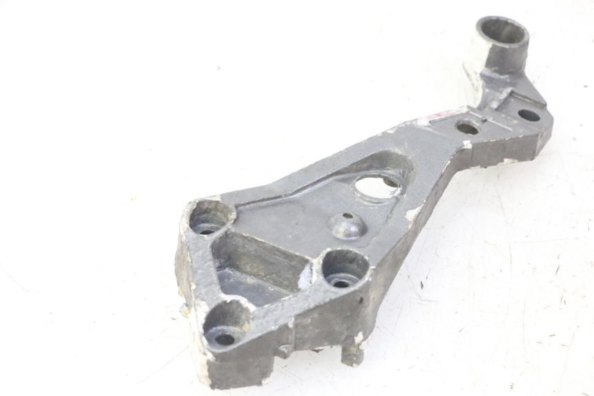 photo de SUPORTE DO DESCANSO DE PÉ TRASEIRO ESQUERDO TRIUMPH SPRINT 900 (1995 - 1998) - Outro ângulo de visão