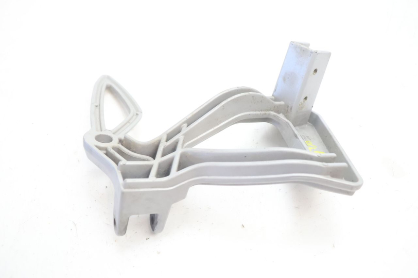 photo de PLACA DO DESCANSO DO PÉ TRASEIRO ESQUERDO CAN-AM SPYDER RS 1000 (2008 - 2012) - Outro ângulo de visão