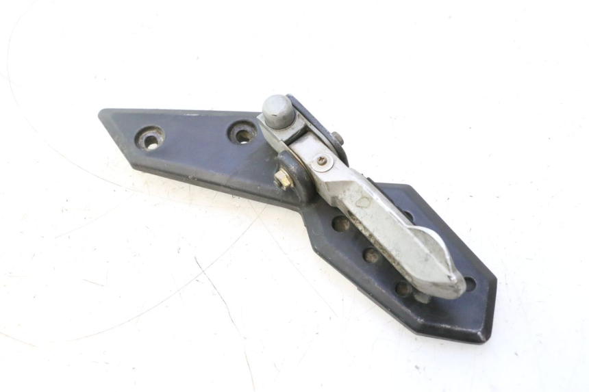photo de PLACA DO DESCANSO DO PÉ TRASEIRO ESQUERDO KYMCO SUPER 8 2T 50 (2007 - 2013) - Detalhe da peça